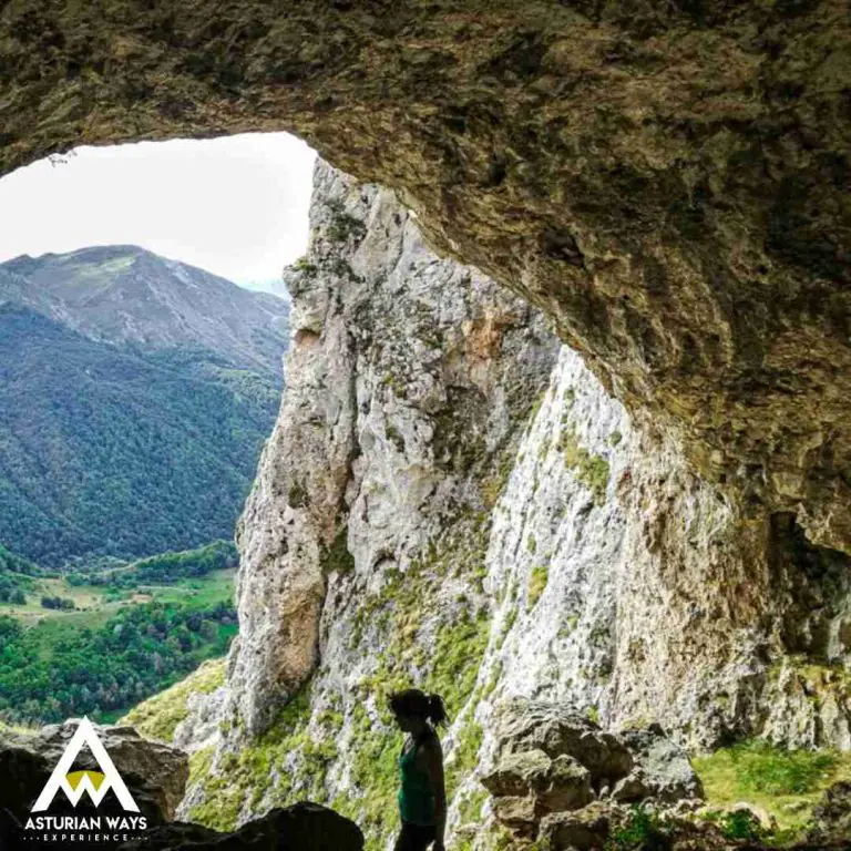 Rutas a Cuevas de Asturias. Ciclo Más Adentro.